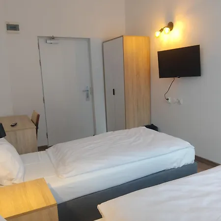 Polonia Hotel *