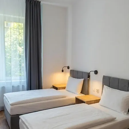 Polonia Hotel *